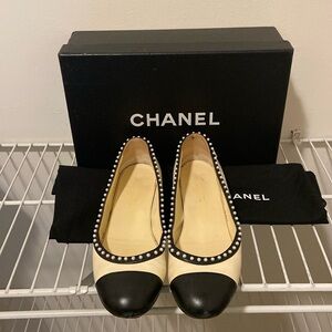 Chanel Beige/Black Lambskin Leather And Faux Pearl Cap Toe Ballet Flats